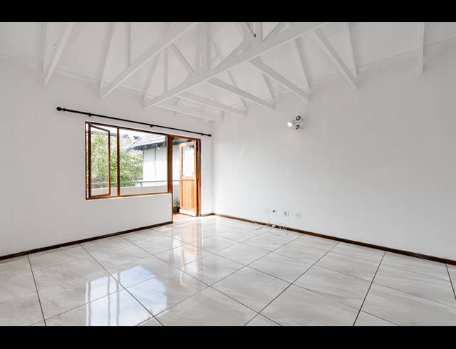 2 BEDROOM APARTMENT FOR SALE IN SUNNINGHILL